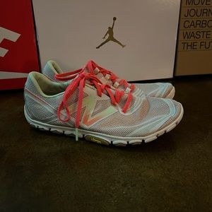 Women’s 8.5 New Balance shoes
